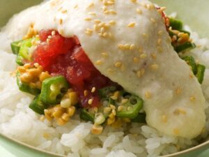 まぐろとオクラの山かけ丼